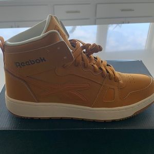 9.5 Reebok. Never warn basketball shoe